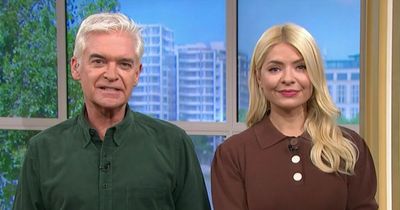 Holly Willoughby and Phillip Schofield shrug off ongoing 'Queen queue' furore and present This Morning as normal