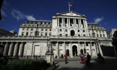 UK in recession, says Bank of England as it raises interest rates to 2.25%