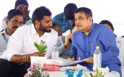 Road network connecting Andhra Pradesh with Central India will be developed: Gadkari