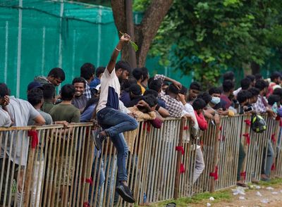 Ticket crush for India-Australia cricket match injures 20