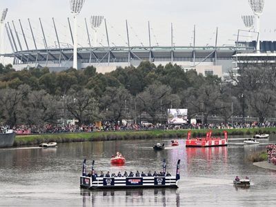 Swans, Cats fans embrace new AFL parade