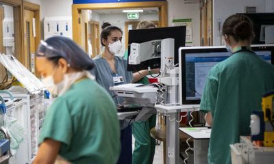 Covid hospitalisations rise by nearly 20% in a week in England