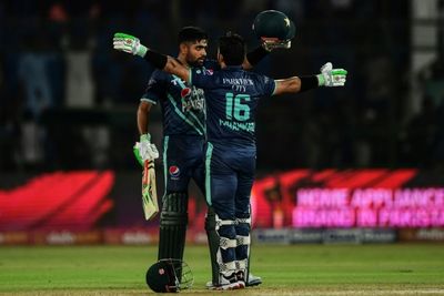 Record-breaking Rizwan, Azam star as Pakistan down England