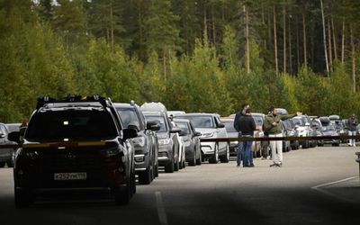 Panicked Russians flee as mass mobilisation begins