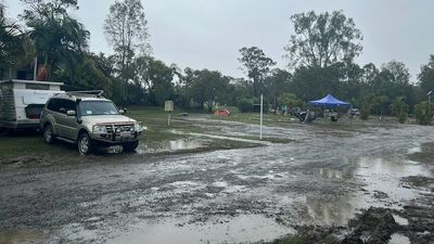 Severe weather hits south-east Queensland, more than 200mm of rain dumped on Gold Coast hinterland in three hours