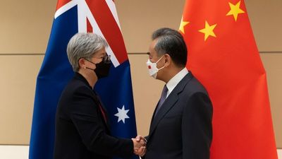 Penny Wong talks trade 'blockages' with Chinese counterpart Wang Yi on sidelines of UN General Assembly