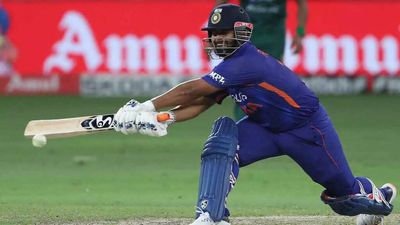 Rishabh Pant with his 'dare and courage' is a must in Indian starting line-up: Adam Gilchrist