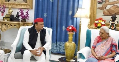 UP: SP President Akhilesh Yadav calls on Governor at Raj Bhavan; raises issue of false cases against party leader Azam Khan