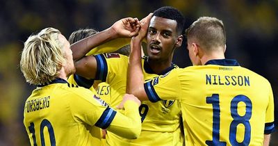 Alexander Isak's team-mates respond to injury as start to Newcastle United life assessed