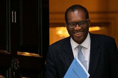 Mini-budget: Kwasi Kwarteng slashes income tax in growth gamble