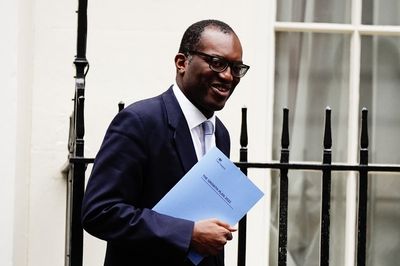 Pound plummets as Kwasi Kwarteng sets out biggest raft of tax cuts for 50 years