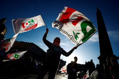 Italy's election campaign ends, tensions between EU and right flares