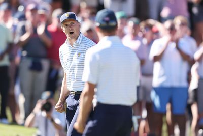 Justin Thomas just hit Jordan Spieth with a ‘Major League’-type celebration after ridiculous par save