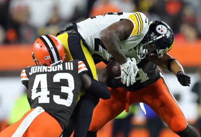 Safety John Johnson III says Browns new defensive huddle format helped secure win vs. Steelers