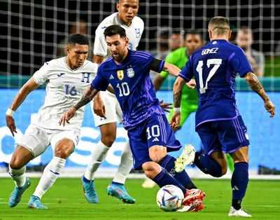 Messi scores twice as Argentina down Honduras