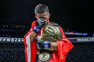 China's first male MMA champ mobbed by fans on visit back home