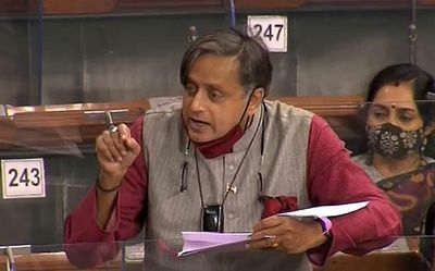 5 MPs want Shashi Tharoor to continue as IT panel chairman
