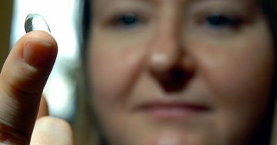 Warning issued to those who wear contact lenses - fears of eye infections