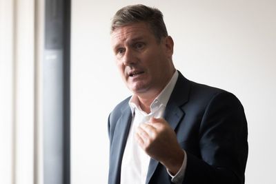Keir Starmer reveals plan to ‘boost jobs and slash emissions’ amid Liz Truss tax cuts