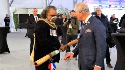 Aboriginal artist David Hudson calls for respect and reform following Queen Elizabeth's death