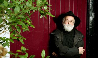 Terry Pratchett: A Life With Footnotes by Rob Wilkins review – anecdotes, elephants and ‘an embuggerance’