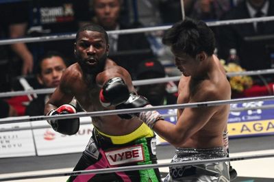 Mayweather knocks out Japan's Asakura in exhibition