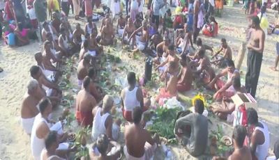 Devotees gather in large numbers at Rameswaram's Agnitheertham on last day of 'Pitru Paksha'