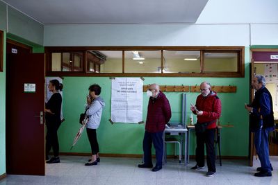 Factbox-Italy's election law favours coalitions, fewer seats up for grabs