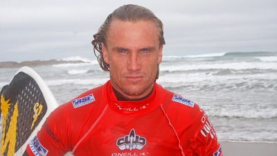 Former Australian surfing star Chris Davidson dies after alleged assault on mid-north coast