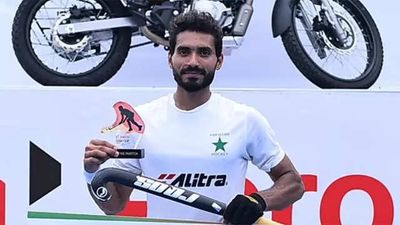 Two Pakistan players retire to look for better financial avenues