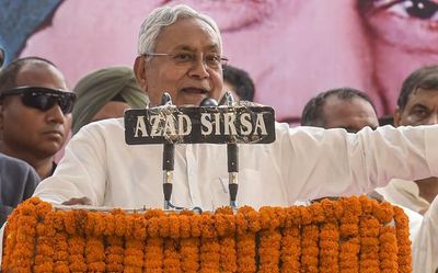 Nitish Kumar, Lalu Prasad try to find common ground for Congress, other parties