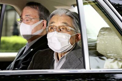 Emperor Emeritus to undergo right eye surgery