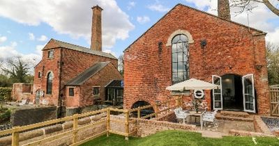 Tranquil riverside Nottinghamshire holiday let The Pump House with 75 ft chimneys