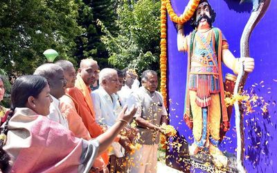 Low-key Mahisha Dasara held after authorities deny permission for celebrations atop Chamundi Hills