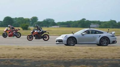 Porsche 911 Turbo S Challenges KTM MotoGP, Road Bikes In A Drag Race