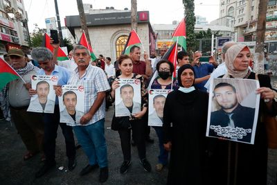 Thirty Palestinian prisoners held in Israel launch hunger strike