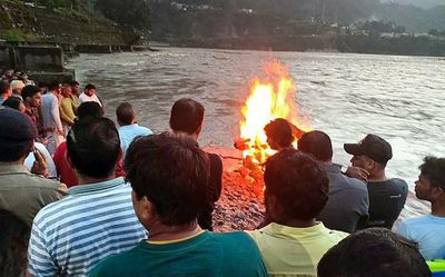 Amid protests by thousands across Uttarakhand, family cremates murder victim