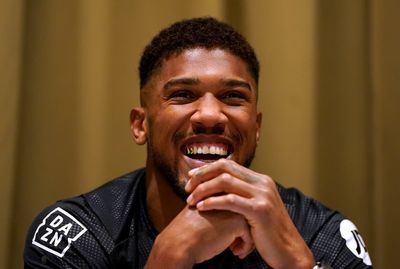 Anthony Joshua insists he will sign contract to fight Tyson Fury