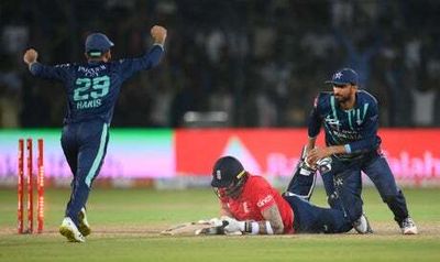 England fall in final over as Pakistan level T20 series with thrilling win in Karachi