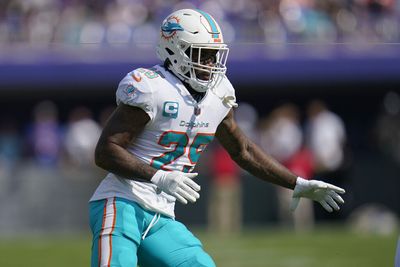 CB Xavien Howard exits vs. Bills with injury in third quarter