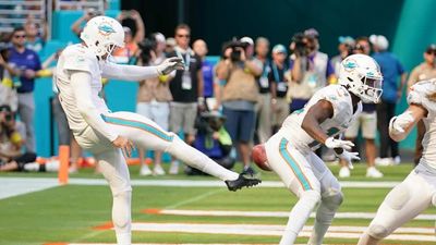 Mark Sanchez Reacts to Butt Punt by Dolphins’ Thomas Morstead