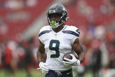Seahawks rookie RB Ken Walker ignites crowd with his first big run