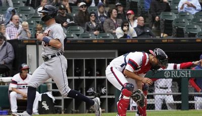 White Sox’ sloppy loss to Tigers angers acting manager Miguel Cairo