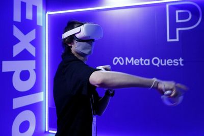 Facebook, beware: the metaverse is really flat