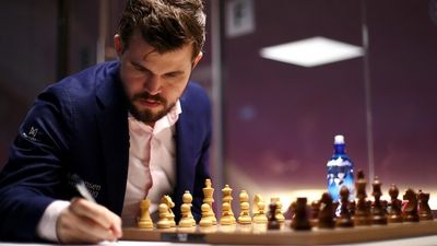 Magnus Carlsen to issue statement on chess cheating scandal which has pitted him against Hans Niemann