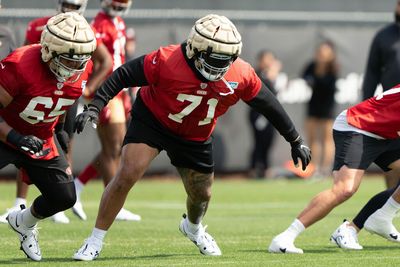 49ers LT Trent Williams limps off field vs. Broncos