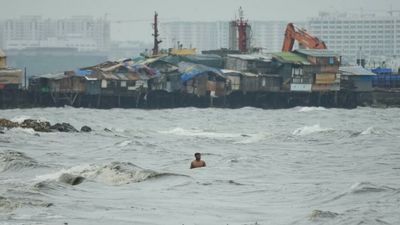Deadly Typhoon Noru slams northern Philippines, forces thousands to flee