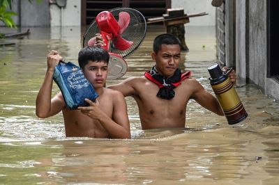 Five rescuers killed in Philippine typhoon