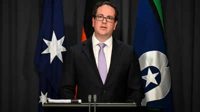 Veterans' minister apologises to military personnel over defence suicide rates after 'successive governments' failed