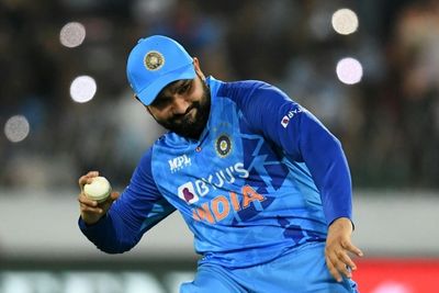 Rohit backs Kumar as India look to fix T20 bowling